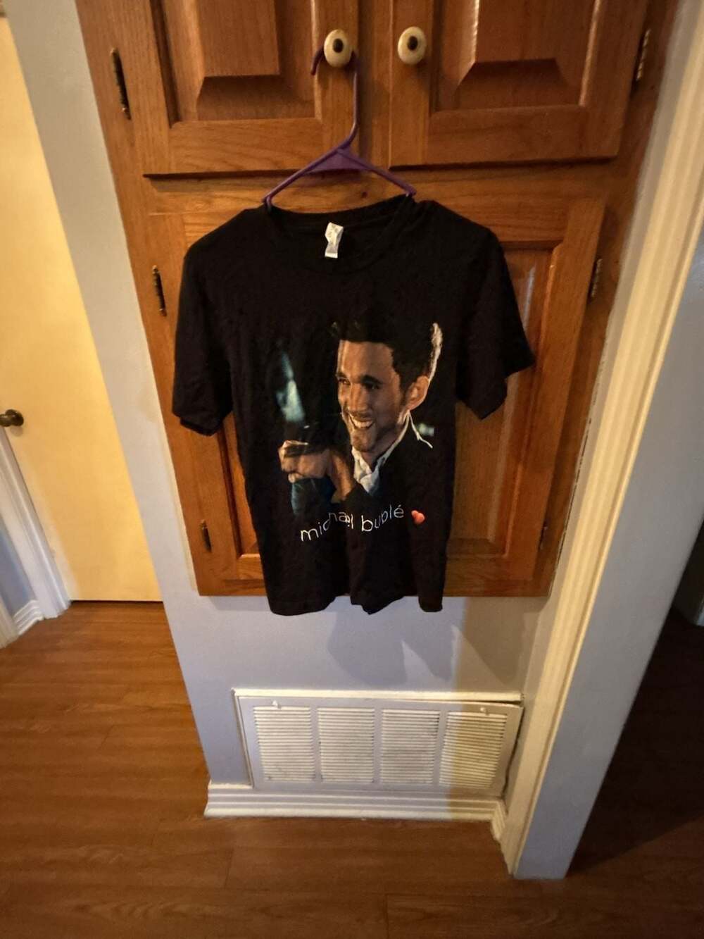 Youth Small Michael Bublé 2019 Tour Black T-Shirt.
14” pit to pit